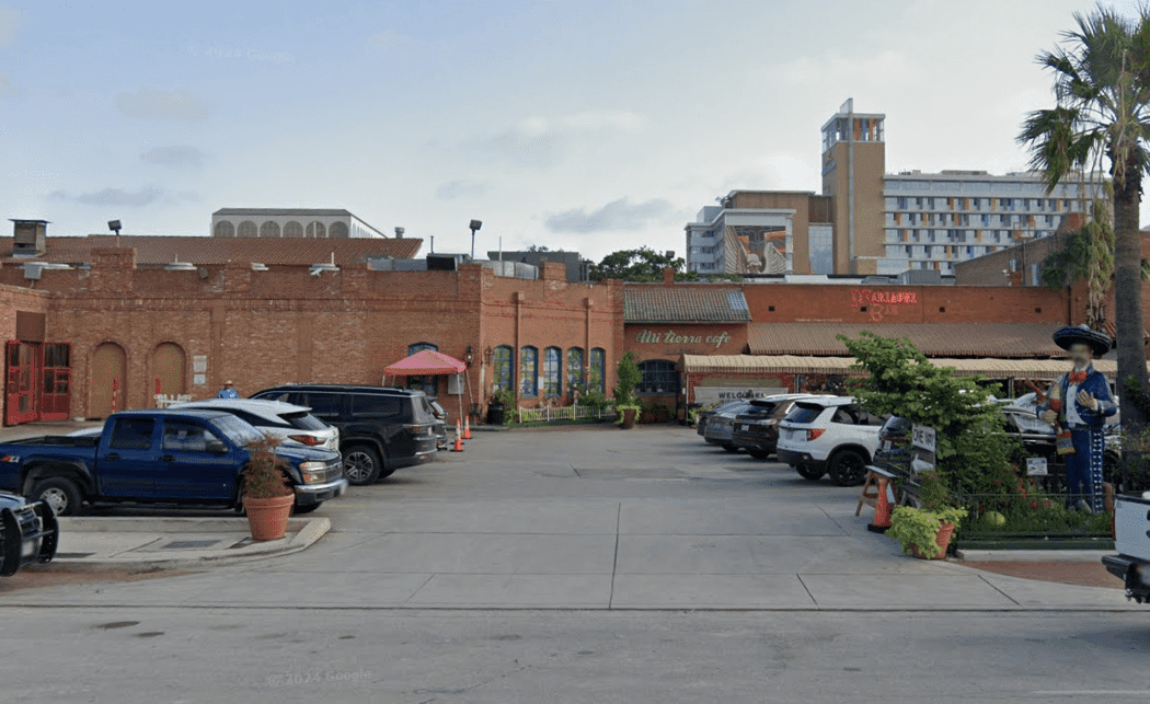 Mi Tierra Café y Panadería in sanantonio Huge Parking 