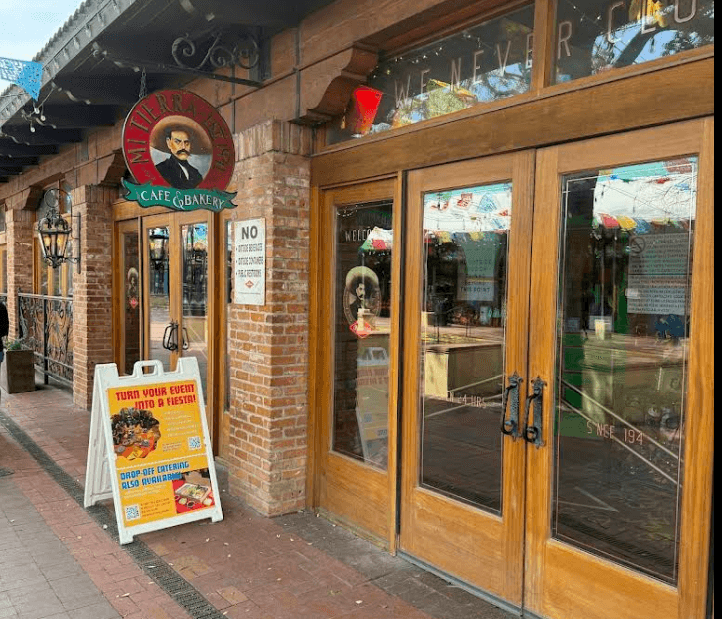 Mi Tierra Café y Panadería en San Antonio, GAtway